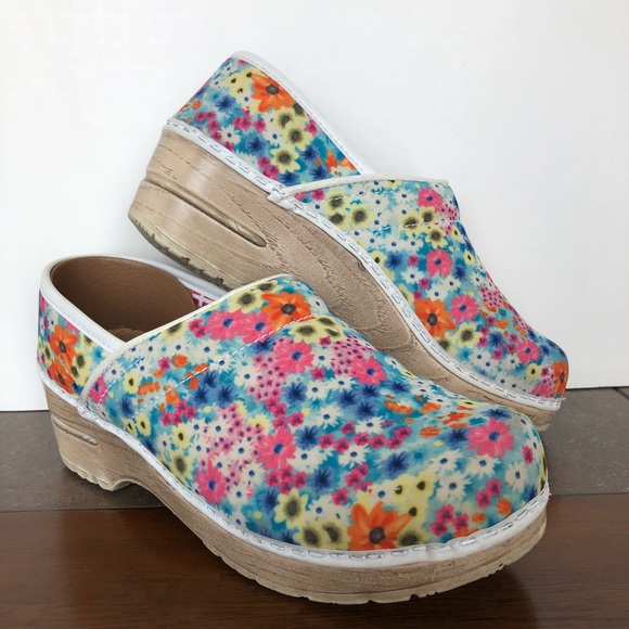 sanita floral clogs